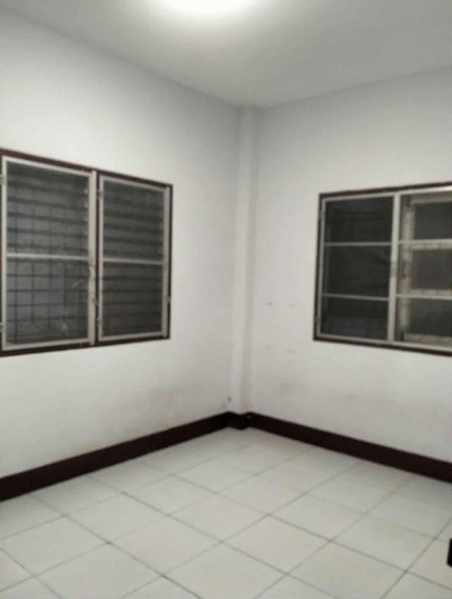 🏡 ขายบ้านฟังก์ชันครบ 30 ตร.ว. ราคาเพียง 1.6 ล้าน! ผ่อนถูกกว่าเช่า ได้บ้านเป็นของตัวเอง ​รายละเอียด: อยากมีบ้านเป็นของตัวเองในงบประหยัด ห้ามพลาดหลังนี 4