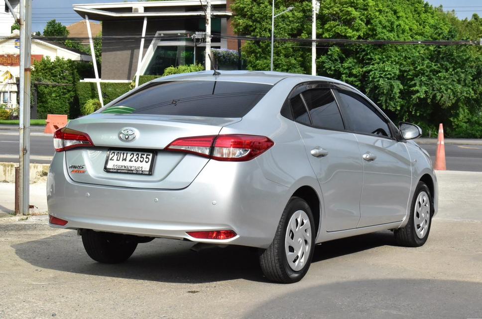 TOYOTA YARIS 1.2 Entry AT ปี 2022 สีเทา