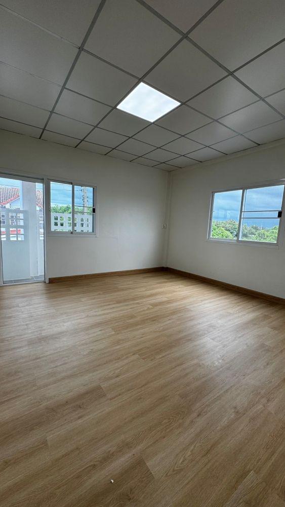 ขายทาวน์เฮ้าส์ 2 ชั้นรีโนเวทใหม่ทั้งหลัง หมู่บ้านเลขที่ 5 บางปลา ทำเลดี เดินทางสะดวก 3