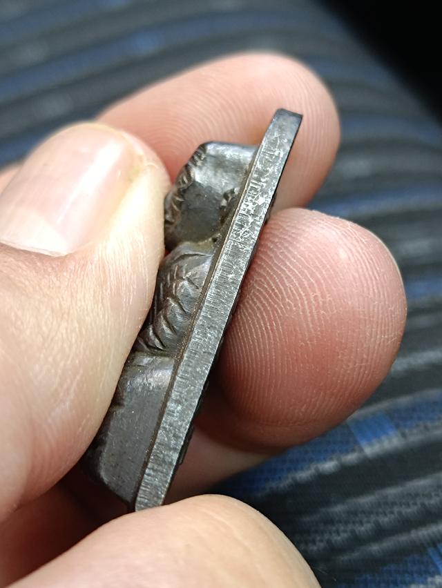 เหรียญหลวงปู่ทวดรุ่นตัวหนังสือใหญ่ปี 05 10