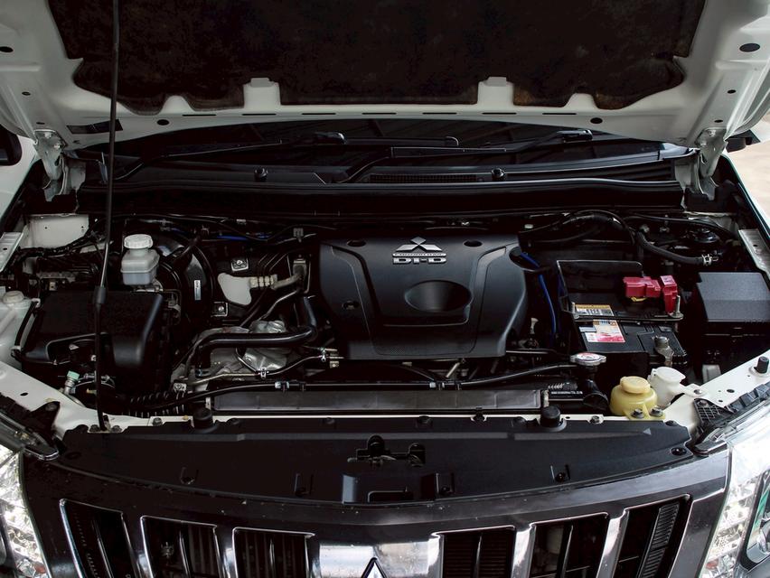 MITSUBISHI TRITON 2.4 MIVEC GLS LTD PLUS MEGACAB 2017  8