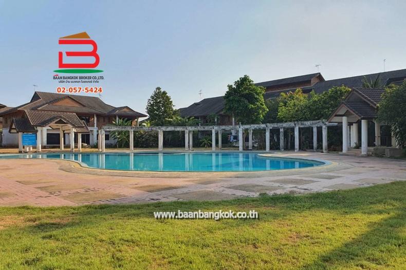 ทาวน์เฮาส์ หมู่บ้าน มาลีวัลย์ (คลอง 2) เนื้อที่ 43 ตรว. ถนนรังสิต-นครนายก ต.ประชาธิปัตย์ อ.ธัญบุรี จ.ปทุมฯ 12