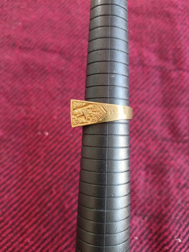 แหวนทองเหลืองหลวงปู่ดู่วัดสะแก ปี 32 โค้ด ช. ด้าน พ.ศ.