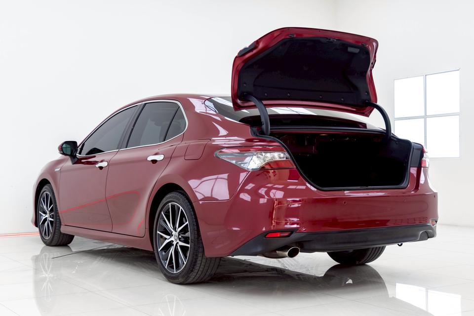TOYOTA CAMRY 2.5 HEV PREMIUM LUXURY ปี2022 สีแดง รูปที่ 5