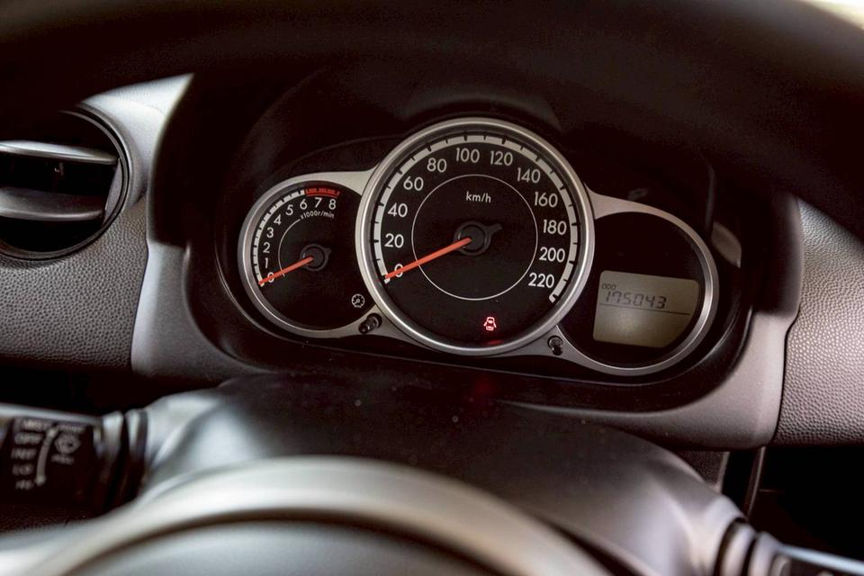 Mazda2 1.5 Spirit Sedan สีแดง ปี 2012 18