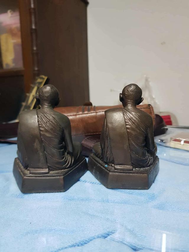 พระบูชาหลวงปู่ทิม ปี2537ขึ้นมา วัดละหารไร่ ขนาด3นิ้ว มี2องค์ รูปที่ 2