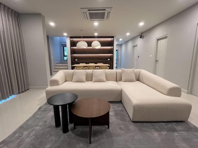 MHR91 ที่สุดแห่งความเป็นส่วนตัว! เช่า/ขายบ้านหรู Centro บางนา ซอยไพรเวทเพียง 4 หลัง ติด Mega Bangna พื้นที่ 303 ตร.ม. ตกแต่งครบพร้อมอยู่ 4