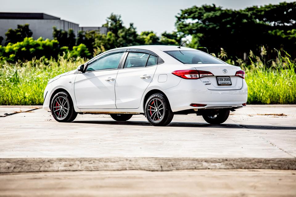 Toyota Yaris Ativ 1.2E ปี 2018 สีขาว มือเดียวป้ายแดง 9