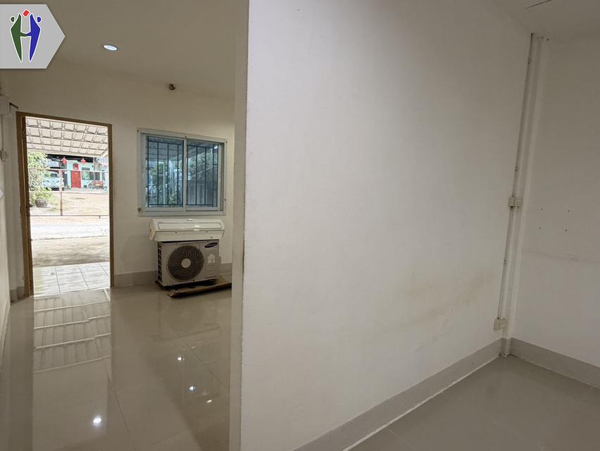 บ้าน ให้เช่า ใกล้หาดจอมเทียน 8000 บาท ห้องมุม • ทาวเฮ้าส์ห้องมุม ขนาด 40 ตารางเมตร • กั้น 2 โซน มีโซนทำอาหารด้านนอก • บ้านเปล่า ไม่มีเฟอร์นิเจอร์ • 4