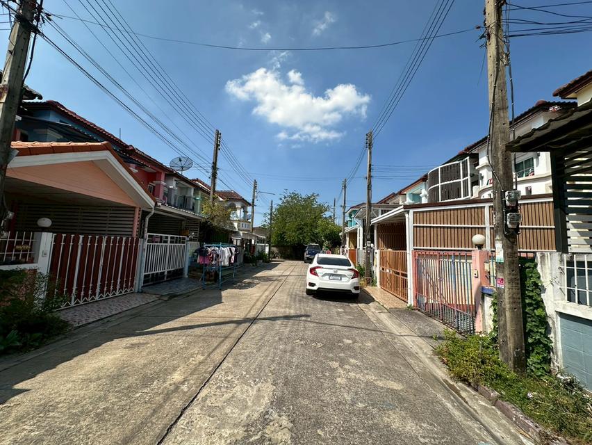 ทาวน์เฮ้าส์ 2 ชั้น 17 ตร.ว. สภาพดีพร้อมเข้าอยู่ หมู่บ้านเทพมงคล ปทุมธานี ใกล้เมืองทองธานี ซอยเทคโนแหลมทอง ถนนกรุงเทพ-ปทุมธานี เมืองปทุมธานี 16