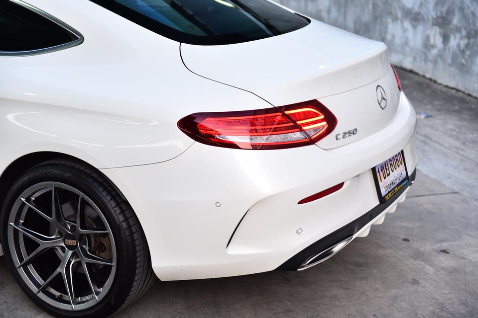 2016 แท้ Mercedes Benz C250 Coupé AMG Dynamic w205 สีขาว 🎖️ รูปที่ 6