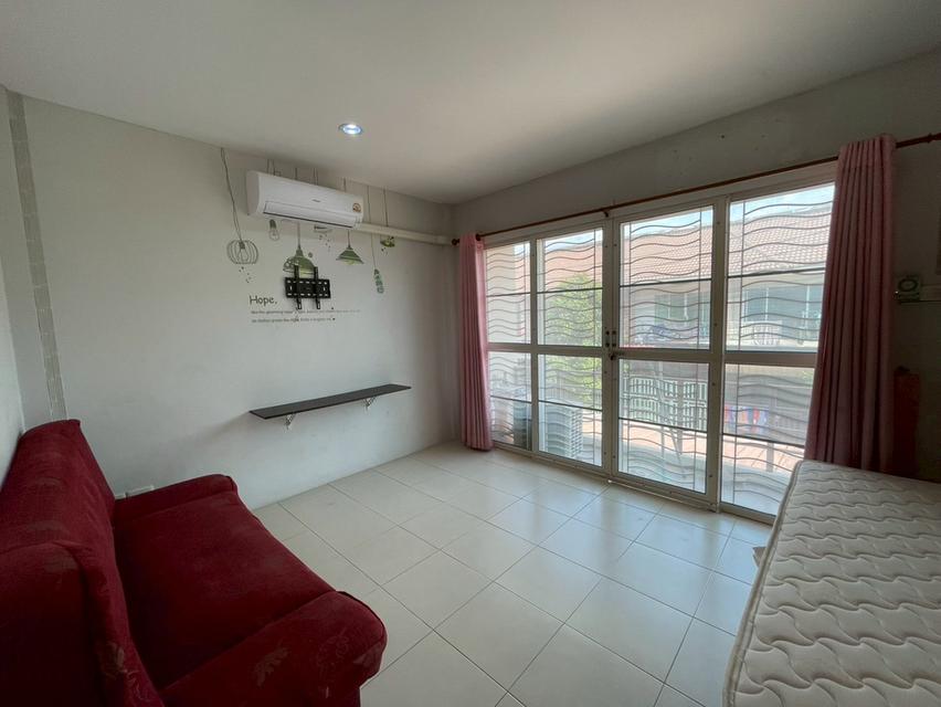 หมู่บ้านสุขสำราญ ลีฟวิ่ง (ประชาอุทิศ 90) ถนน รพช.ประชาอุทิศ ต.คลองบ้านสวน อ.พระสมุทรเจดีย์ จ.สมุทรปราการ 15