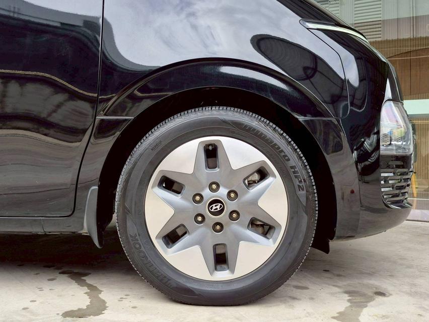 Hyundai Staria 2.2Sel ปี2/ 15