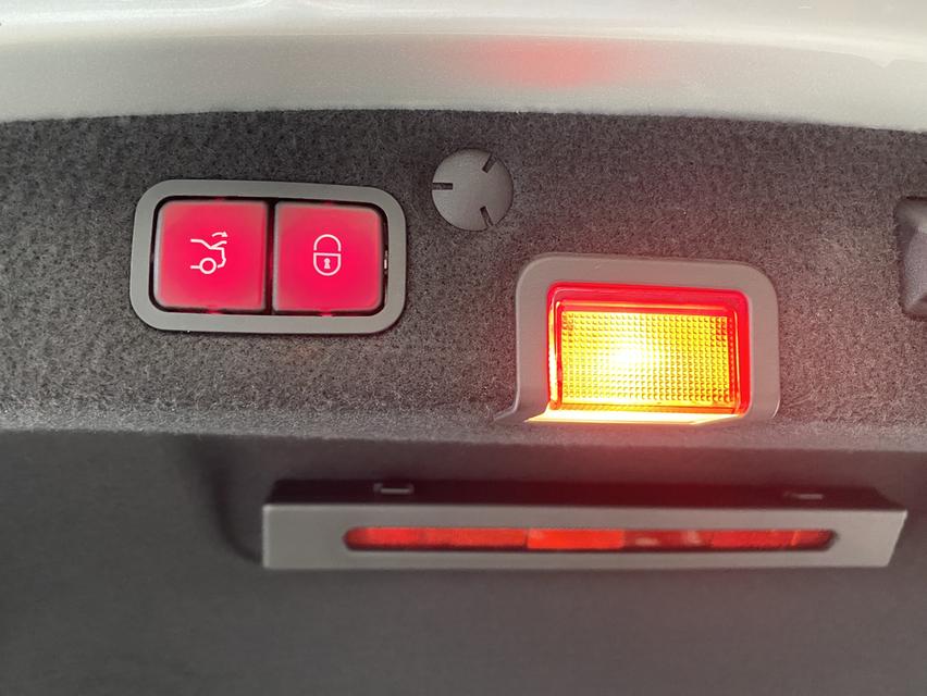 BENZ C350e 2.0 Plug-in Hybrid Exclusive ปี2018 แท้ รถมือเดียวเข้าศูนย์ตามระยะถึงปัจจุบัน 14