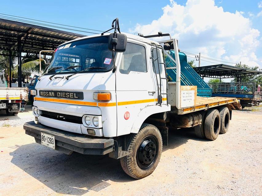 ขายรถบรรทุก 10 ล้อ 2 เพลา NISSAN UD 185HP