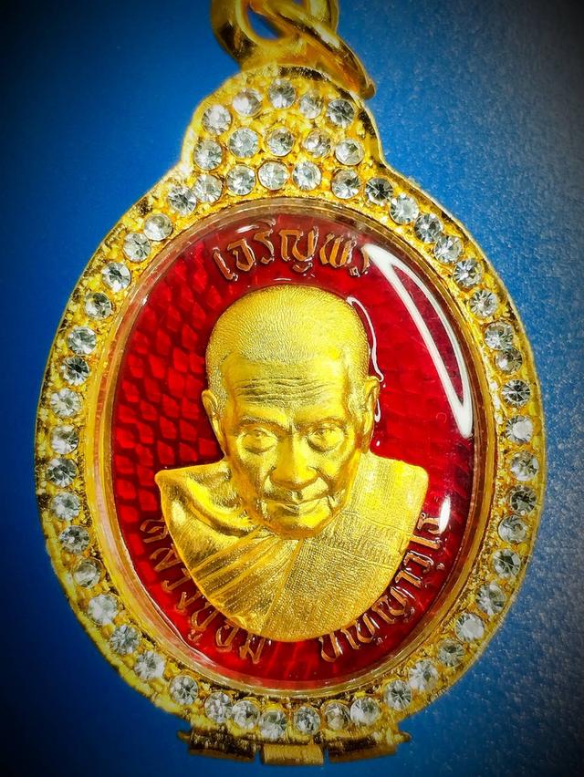 เหรียญหลวงปู่อิ่ม หน้ากากชุบทองโบราณ รุ่นเจริญพรบน หลังยันต์ห้า ปี 2568