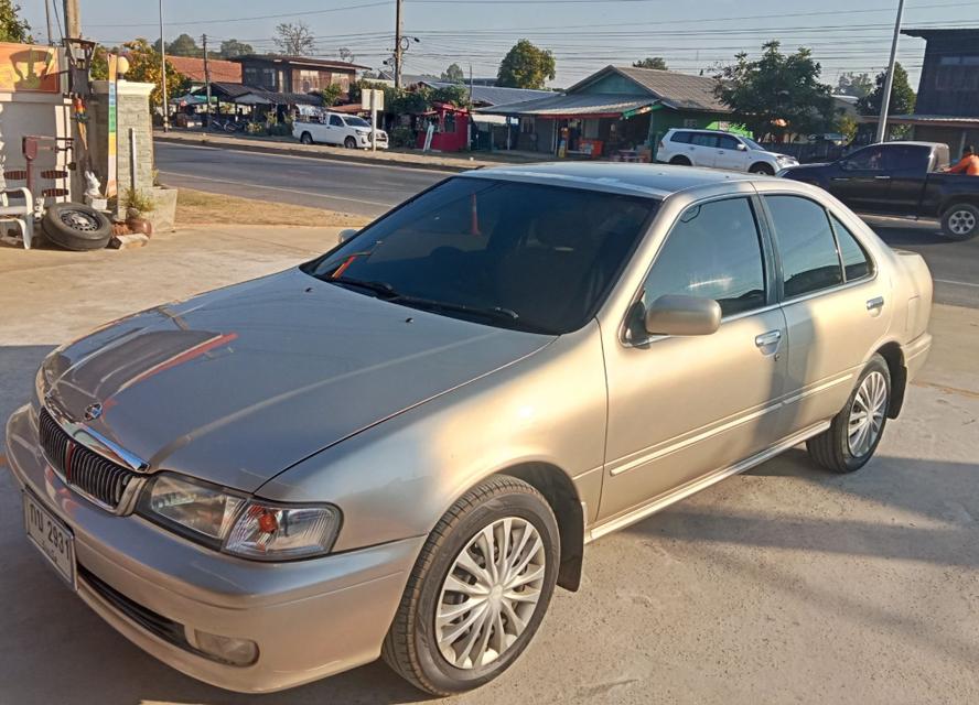 Nissan Sunny พร้อมใช้งาน 2