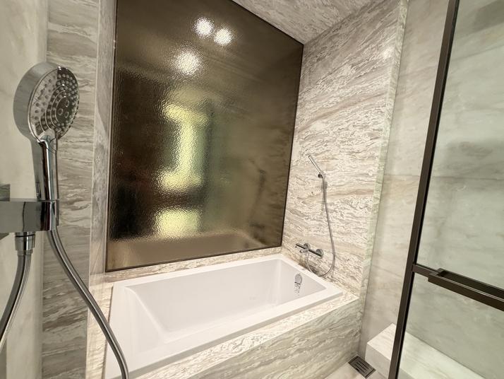 For Rent: SCOPE Langsuan (83 sqm) 1 Bed Chanintr Furnished Private Lift 170k/month Experience ultra-luxury living at prime Langsuan 5