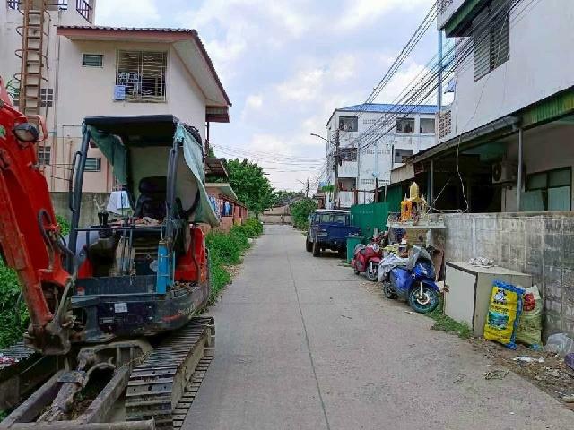 ตลาดลาดหลุมแก้ว 2.8 กม. รร.วัดคูบางหลวง 2.5 กม.ขายที่ดินถมแล้ว 60 ตร.วา.240 ตร.ม.ล้อมรั้วเรียบร้อย ถ.ปทุมธานี-บางเลน MRT