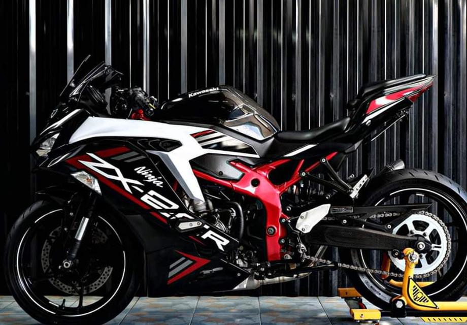 ขาย Kawasaki Ninja ZX-25R สีขาว 4