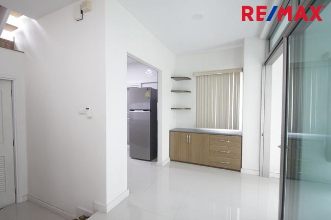 บ้านเดี่ยวภัสสรเพรสทีจเพชรเกษม ปิ่นเกล้า สาย4 บ้านใหม่ไม่เคยอยู่ ตกแต่งพร้อมเฟอร์ แอร์ สวนกว้าง 61.9วา ขายขาดทุน ต่อรองได้ 10