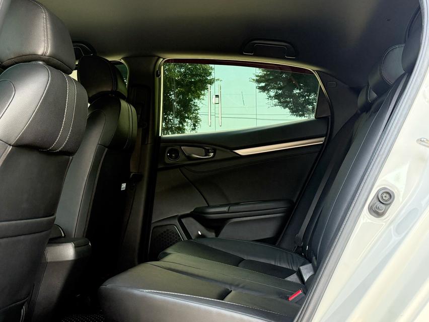 2019 HONDA CIVIC FK 1.5 TURBO รถมือเดียว รถวิ่งน้อยเพียง 60,000 กม สภาพป้ายแดง ประวัติศูนย์ครบ  รถไม่เคยมีอุบัติเหตุครับ รูปที่ 14