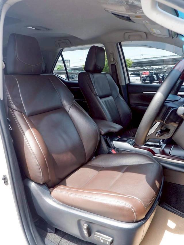 Toyota Fortuner 2.8 V เกียร์ออโต้ สีขาวมุก ปี 2015 10