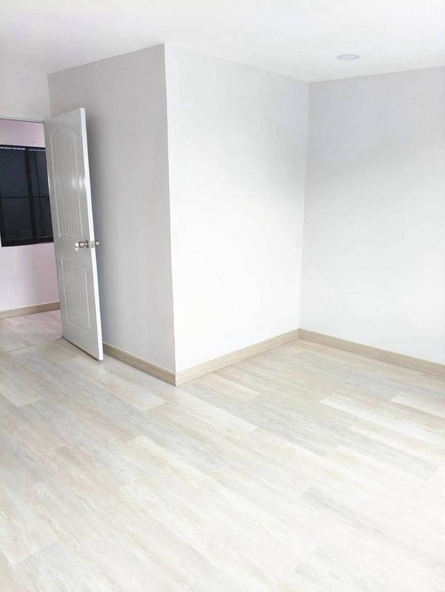 หมู่บ้านมิตรประชา  คลองถนน ใกล้เซ็นทรัลเวสเกต ทาวน์เฮาส์ 2 ชั้น  ตกแต่งใหม่ ติดถนนกาญจนาภิเษก 12