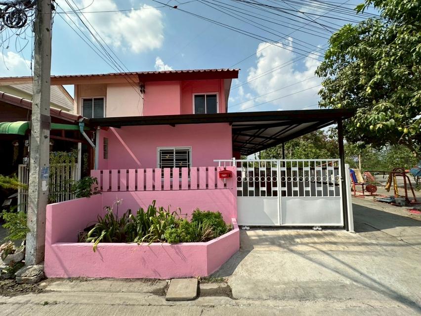บ้านแฝดในอยุธยา ติดถนนสายเอเชีย เนื้อที่ 28.5 ตรว.  3 ห้องนอน  2 ห้องน้ำ 1 ห้องครัว 2 ที่จอด 1