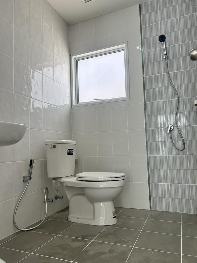 บ้านแฝด ใหม่ๆ สวยๆ 35 วา 4 นอน 2 น้ำ จอด 2 คัน ราคา 3.8 ลบ. 8