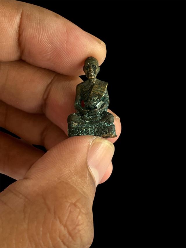พระรูปหล่อพระครูเชื้อ วัดหนองหว้า โคราช 3