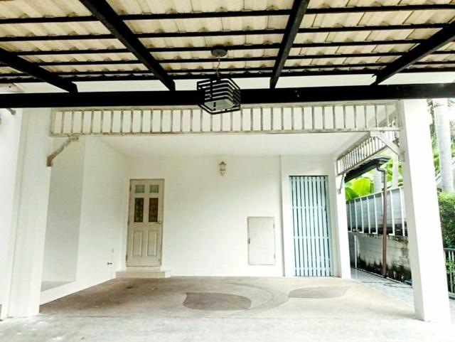 ARL สุวรรณภูมิ 4กม. ม.พระจอมลาดกระบัง 2 กม. 4นอน ถ.ลาดกระบัง ให้เช่าบ้านเดี่ยว 2 ชั้นหลังมุม 3 น้ำ 72 ตร.วา. 290 ตร.ม พร 1