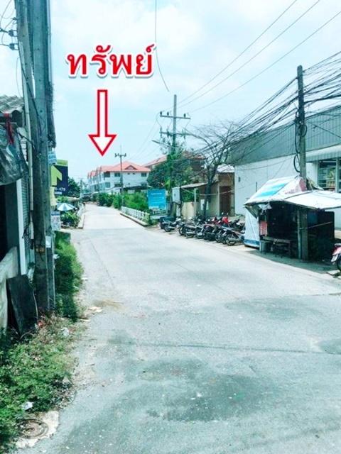 ขายอาคารพาณิชย์ 3 ชั้น 1 คูหา ดูโฮม แหลมฉบัง 2 กม. รร.ทนาพรวิทยา 2 กม.ย่านชุมชน ศ ร้านสะดวกซื้อ หอพัก 3นอน 4 น้ำ ถ.สุขุม 1