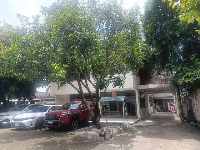 ให้เช่าบ้านเดี่ยว ถนน สันติภาพ แขวงสี่พระยา เขตบางรัก เขตบางรัก 4 ห้องนอน 4 ห้องน้ำ มีบ้านพักคนงาน สามารถปรับปรุงใด้ ใกล้สถานทูตรัสเซีย 1