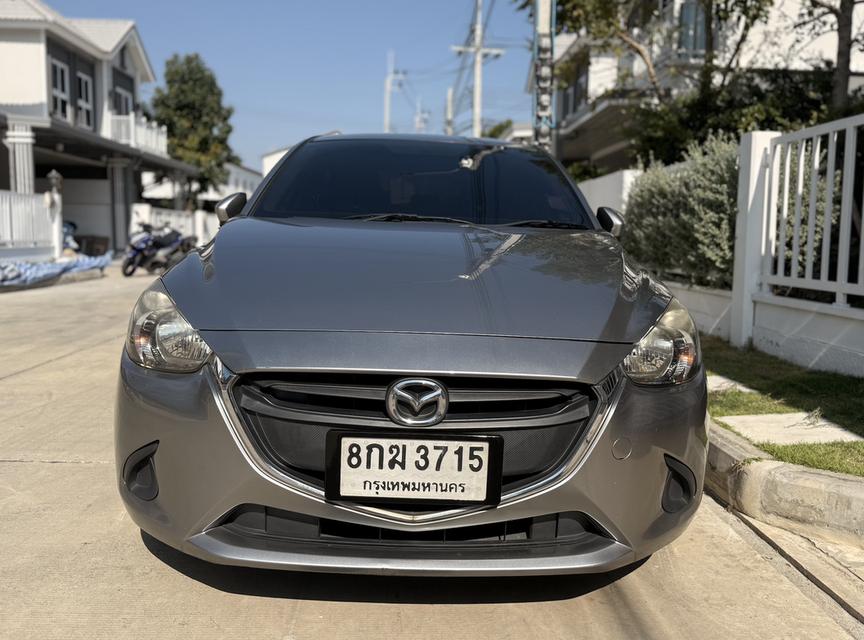 รถบ้านเจ้าของขายเอง Mazda 2 1.3 Skyactiv-G ปี 2017 สีเทา สภาพกริ๊บ ไมล์แท้ 120,xxx กม. เพิ่งเปลี่ยนยาง YOKOHAMA ใหม่ยกชุด