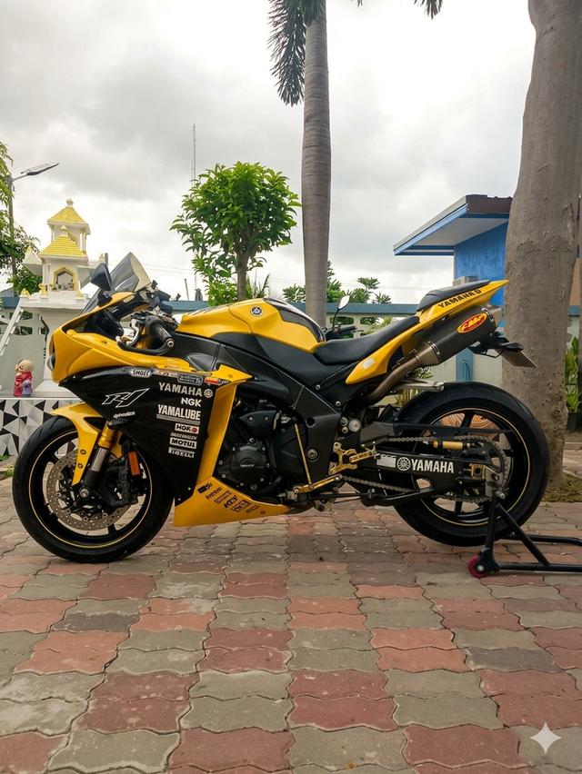 ขายมอเตอร์ไซค์มือสอง yamaha r1 รูปที่ 2