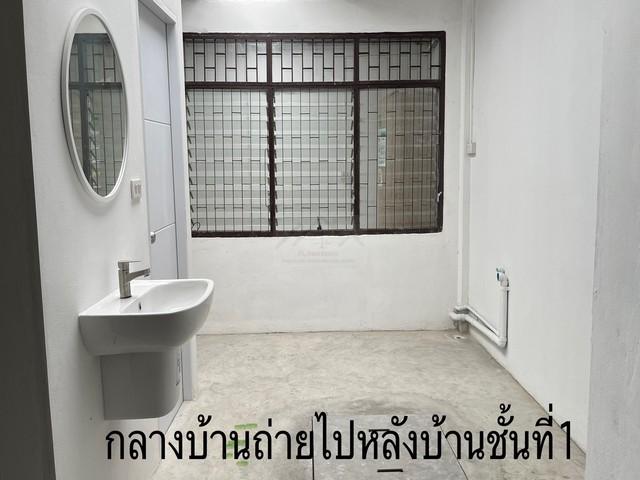 ให้เช่าอาคารพาณิชย์ 3.5 ชั้น 300 ตร.ม. ซอยพัฒนาการ 57/1 ติดถนนใหญ่ ใกล้ตลาดพัฒนาการ 4