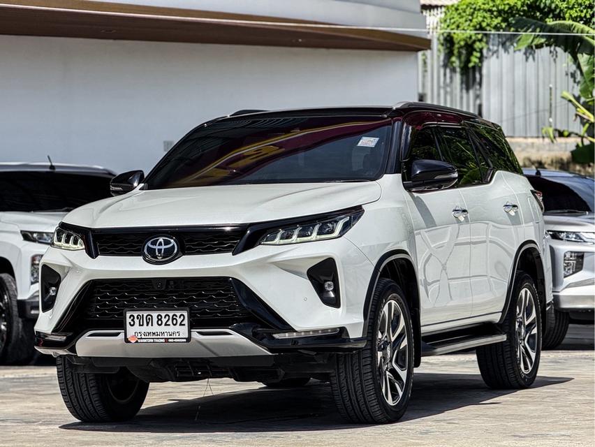 รหัสรถ WRT8262 🚗 ขาย Toyota Fortuner 2.4 Legender Black Top 2WD ปี 2022