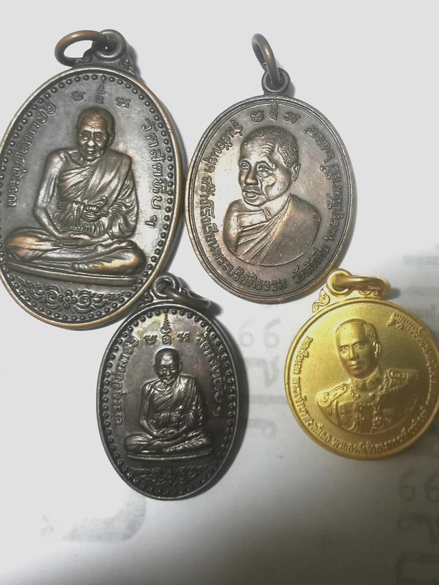 เหรียญพระครูวรเวทมุนี(หลวงพ่ออี๋)​วัดสัตหีบ 7