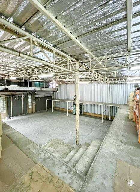 MRTสิรินธร2กม. เซ็นทรัล ปิ่นเกล้า 1กม. ให้เช่าอาคาร 2คูหา 4.5ชั้น หลังมุม 68ตร.วา. 1,060ตร.ม. โชว์รูม ถ.บรมราชชนนี-สิริน 3