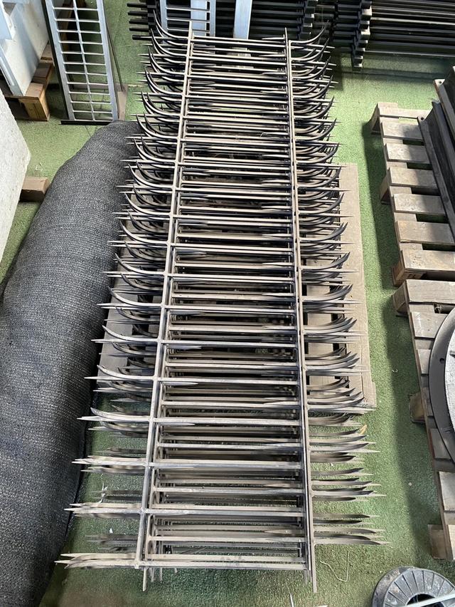 รั้วแหลมกันขโมย พ่นสีที่ชอบได้ รูปที่ 1