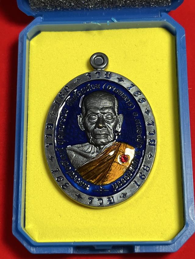 223. เหรียญหลวงพ่อพัฒน์ รุ่น รวย 168 ปี 2566 วัดห้วยด้วน นครสวรรค์ เนื้อนวะชุบแบล็คโรเดี่ยม ฝังพลอยแดง