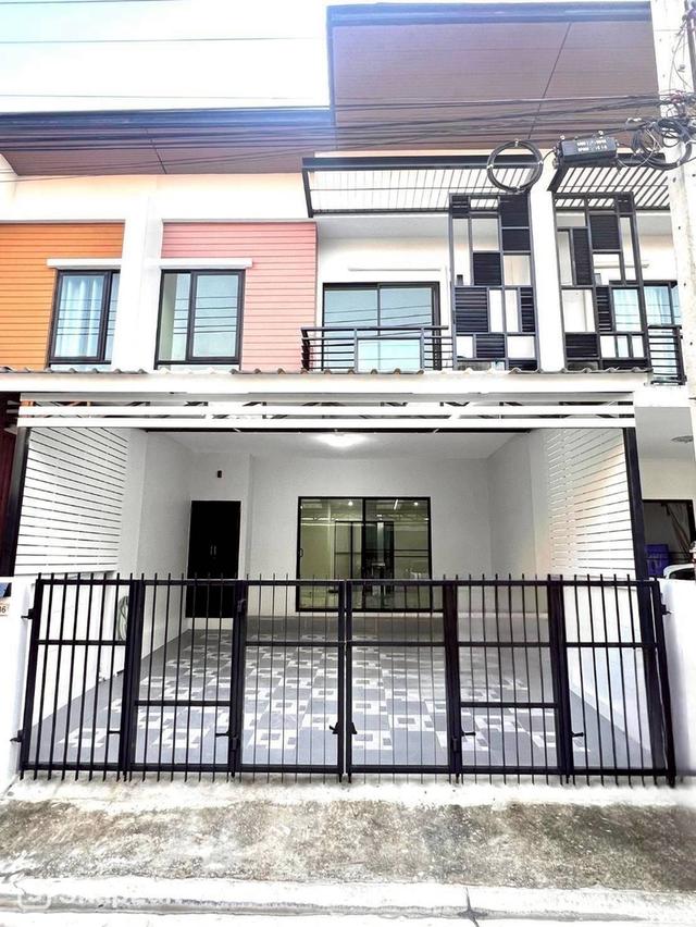 ขายด่วนทาวน์เฮ้าส์ 2 ชั้น หมู่บ้านไอฟีล บางนา ตกแต่งใหม่ ใกล้เมกะบางนา (N.1812)