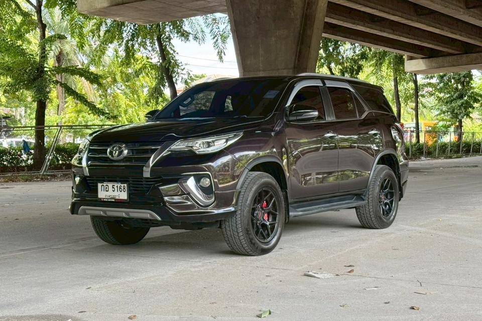 Toyota Fortuner 2.4 V AT ปี 2016 รถสวย ไมล์น้อย 92,xxx km.