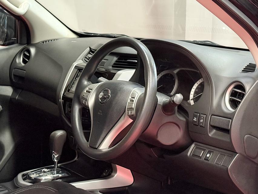 2018 NISSAN NAVARA 2.5 V AUTO รถมือเดียวออกป้ายแดง รถวิ่งน้อย เข้าศูนย์ตามระยะ รถไม่เคยมีอุบัติเหตุครับ 10
