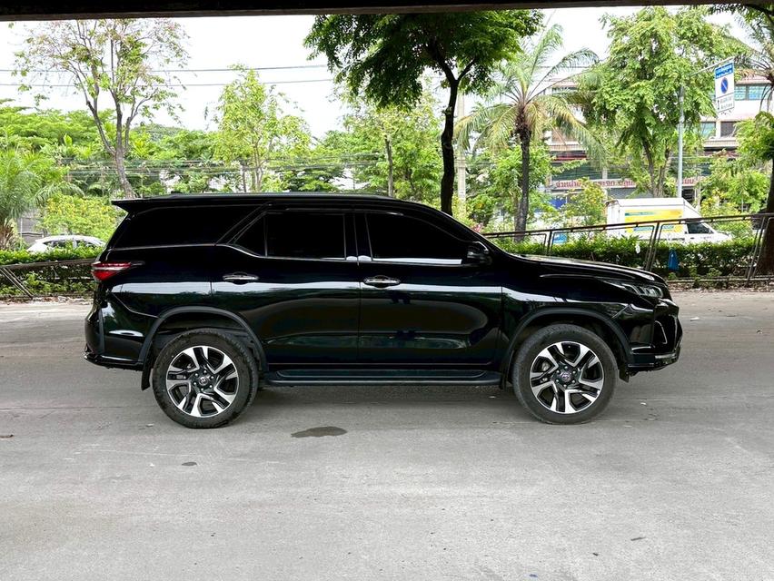 ขายรถ Toyota Fortuner 2.8 Legender 2WD ปี 2022 สีดำ เกียร์ออโต้ 8