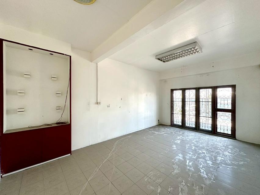 ขายอาคารพาณิชย์ 3.5 ชั้น 2 คูหา ขนาด 44 ตร.ว. ห่างจากถนนกาญจนาภิเษกเพียง 500 เมตร สภาพดี ทำเลค้าขายหรือทำโฮมออฟฟิศ ที่จอดรถสะดวก ใกล้ MRTสายสีม่วง 13