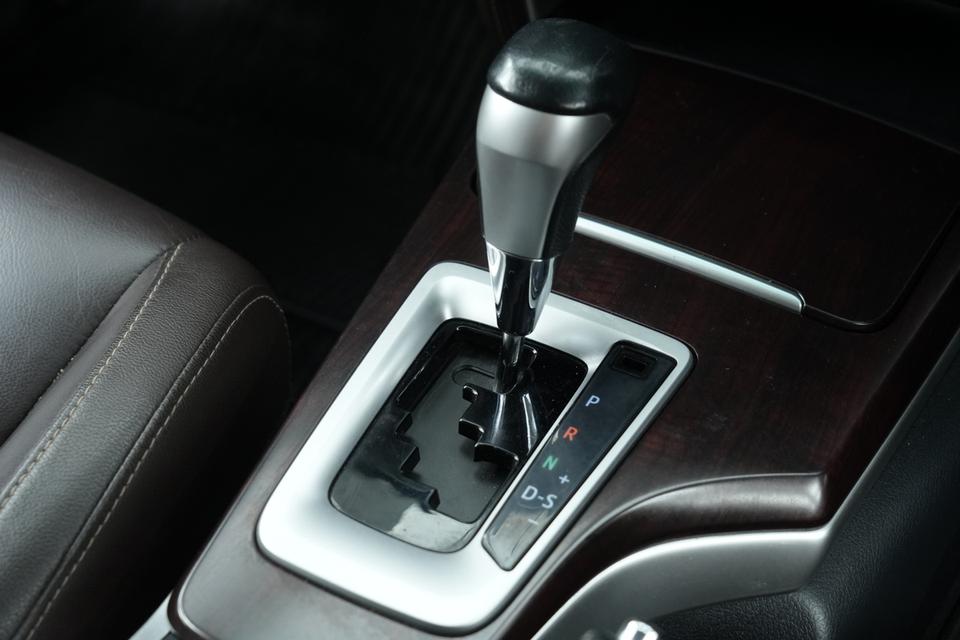 2017 TOYOTA FORTUNER 2.4 V 4WD SUV สีขาว ไมล์ 184315 กม. 12