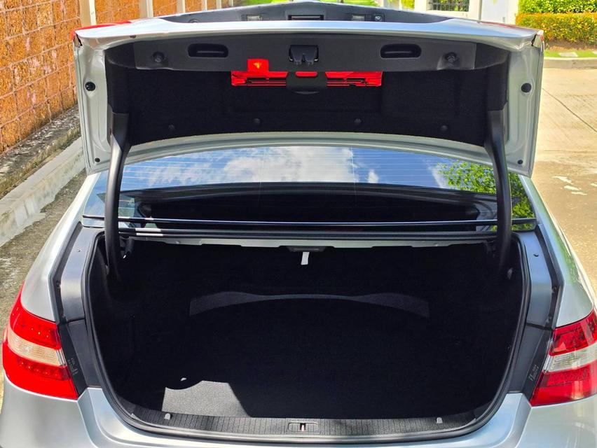 BENZ E220 cdi (W212) ปี2012 นำเข้า cbu เข้าใหม่เครื่องดีเซลหายาก ทนทาน สภาพสวยจัด รถมือเดียวป้ายแดง ออกห้างเกือบ 4 ล้าน รูปที่ 10