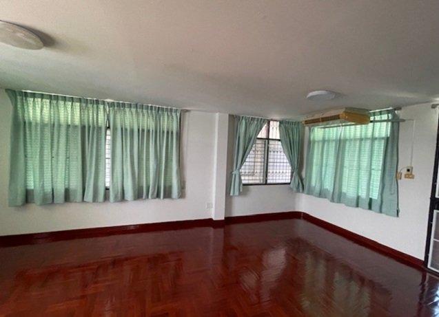 ให้เช่าทาวน์โฮม 4 ชั้น / พหลโยธิน 32 เสนานิคม 1 ซอยต้น ๆ เข้าซอย 100 เมตร / จอดรถ 2-3 คัน 13